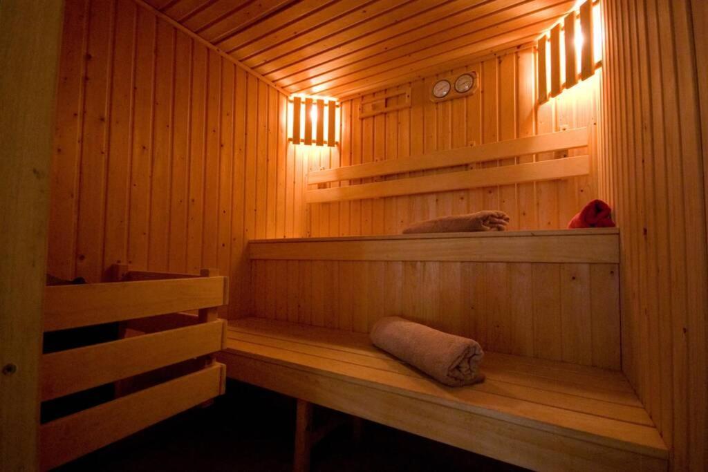 Treetops Cottages & Spa グリムズビー エクステリア 写真